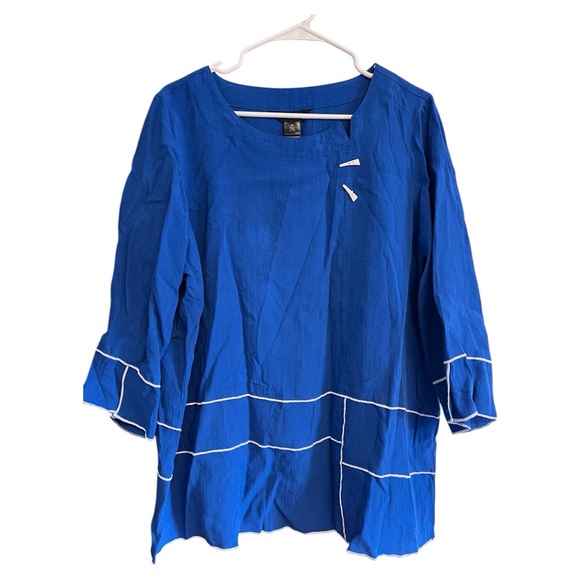 Ali Miles Tops - Ali Miles bright blue top with white stripes on the hem and sleeves size 0X